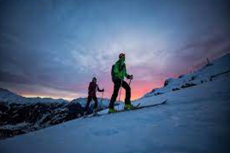Ascension au pic des montagne